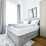 Premium By Hi5- Jozsef Koerut Budapesta
