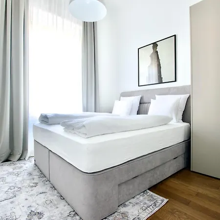 Premium By Hi5- Jozsef Koerut Будапешт