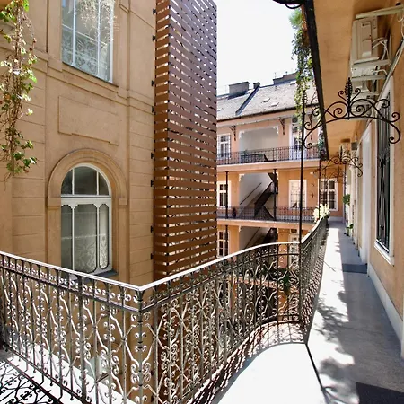 Premium By Hi5- Jozsef Koerut Апартаменты