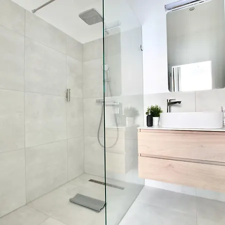 Premium By Hi5- Jozsef Koerut Апартаменты