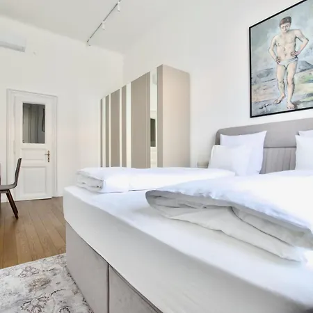 Premium By Hi5- Jozsef Koerut Будапешт