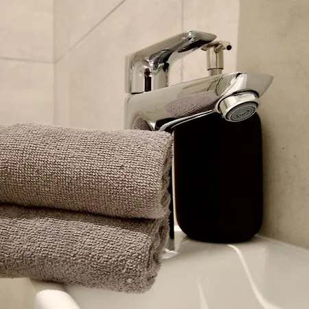 Premium By Hi5- Jozsef Koerut Будапешт