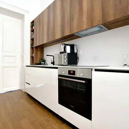 Premium By Hi5- Jozsef Koerut Апартаменты *