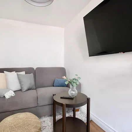 Апартаменты Premium By Hi5- Jozsef Koerut *